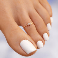 Single Daisy Toe Ring Gallery Thumbnail